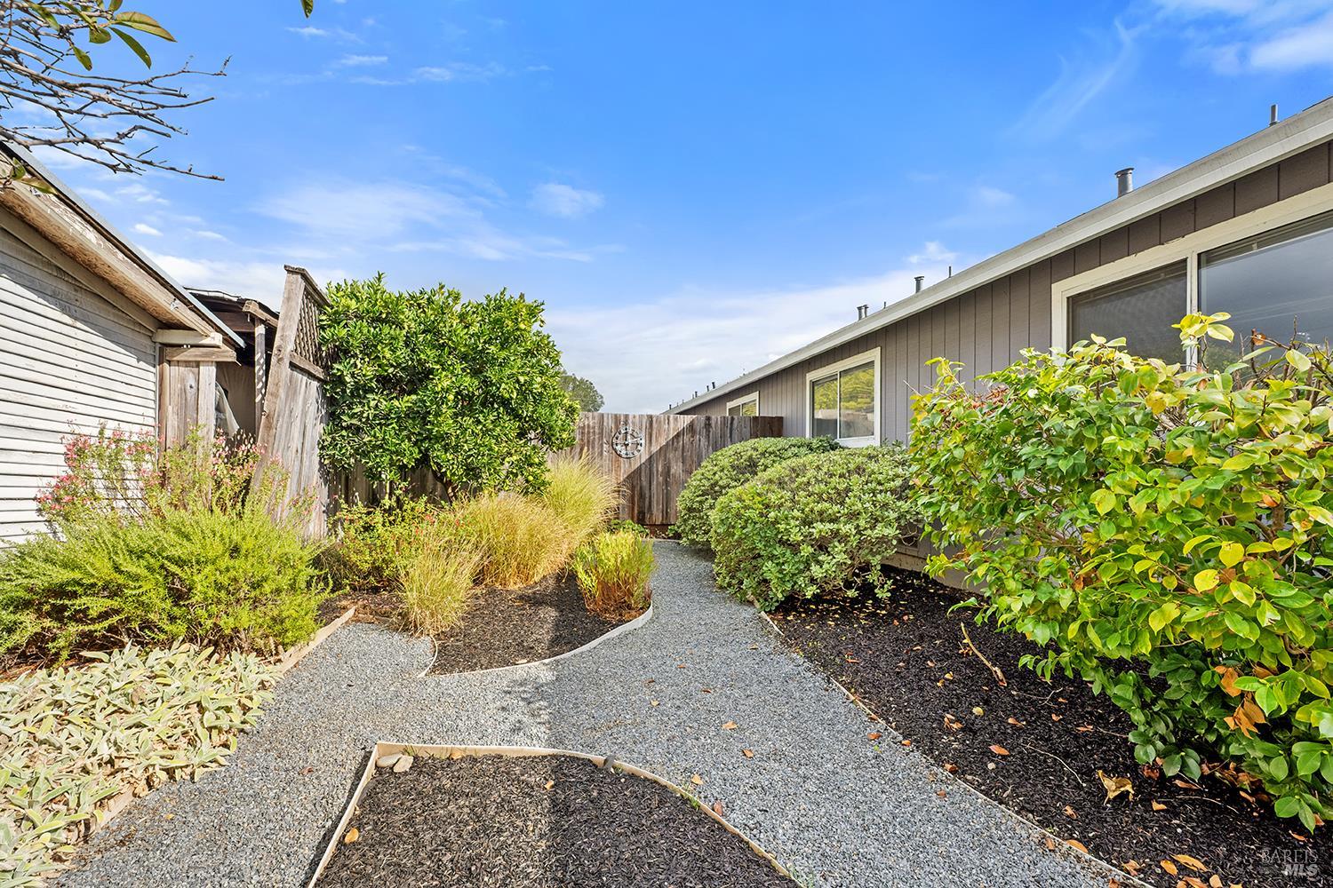 431-433 University St