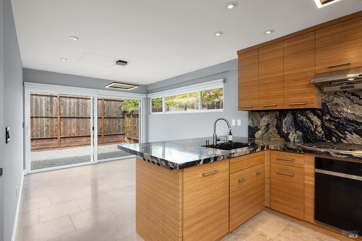 431-433 University St