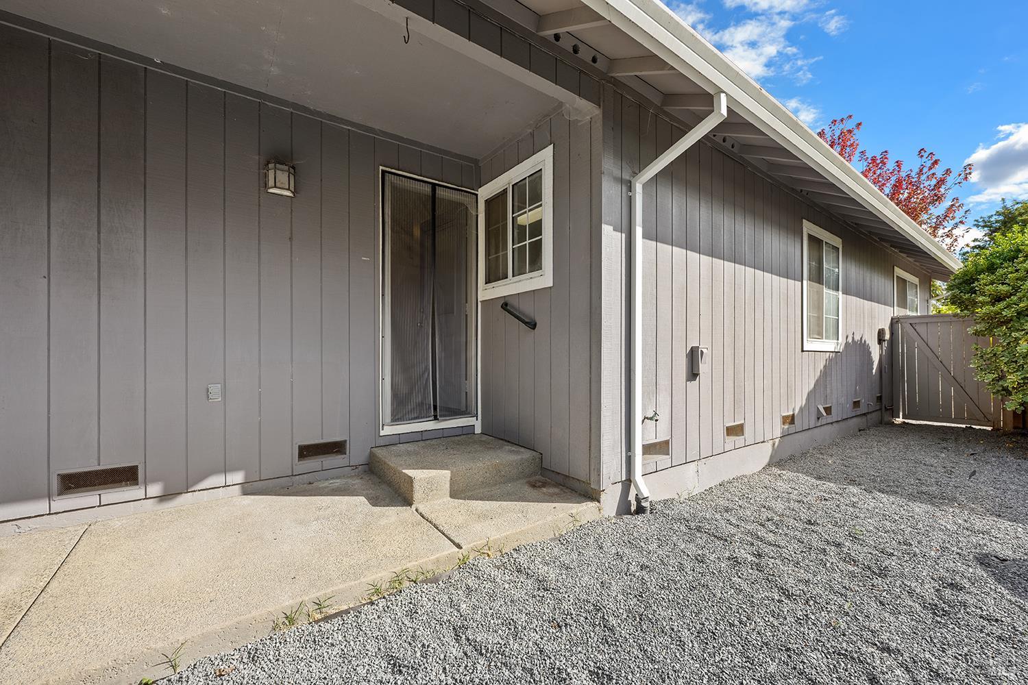 431-433 University St