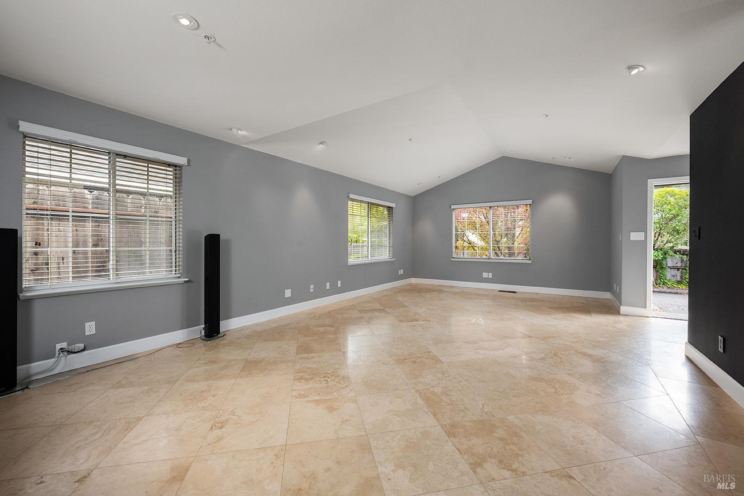 431-433 University St