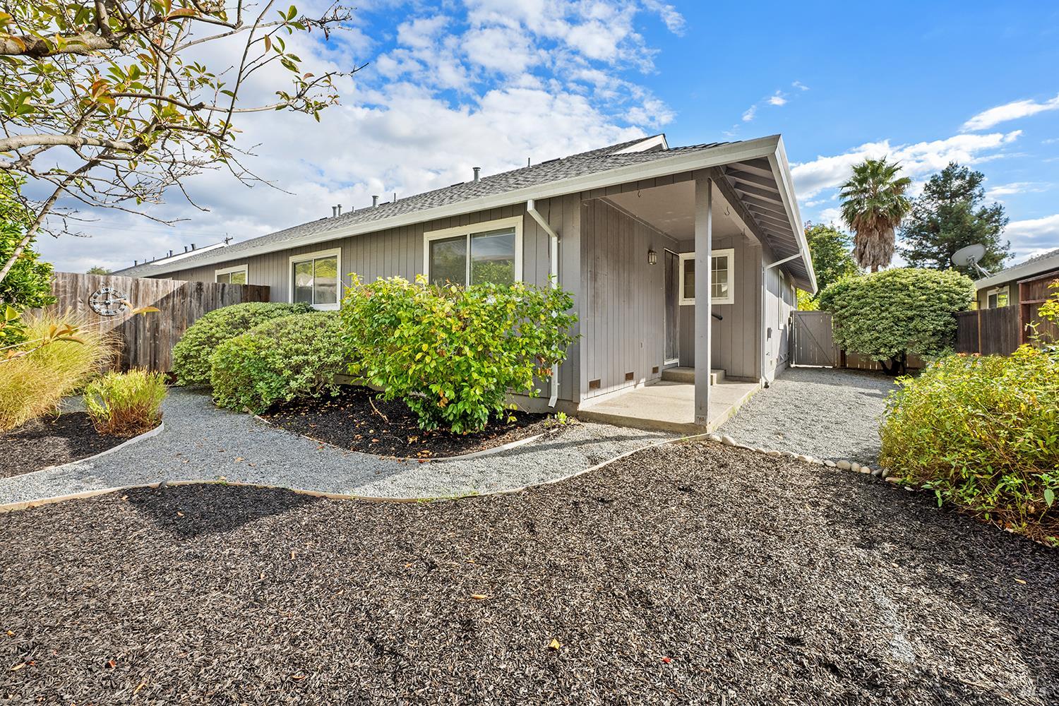 431-433 University St