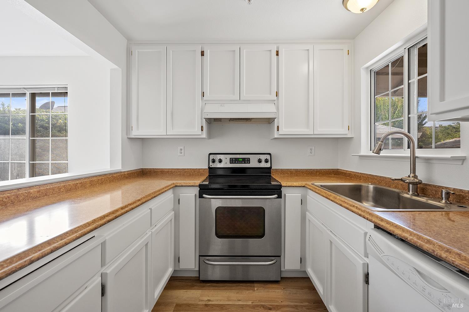 431-433 University St