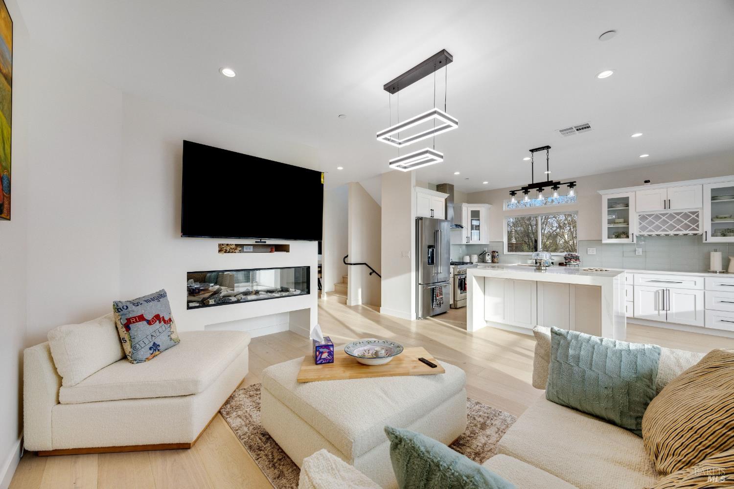 1966 Viewpointe Circle