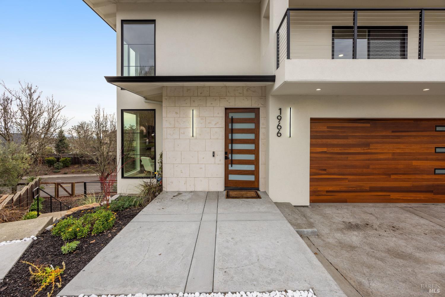 1966 Viewpointe Circle