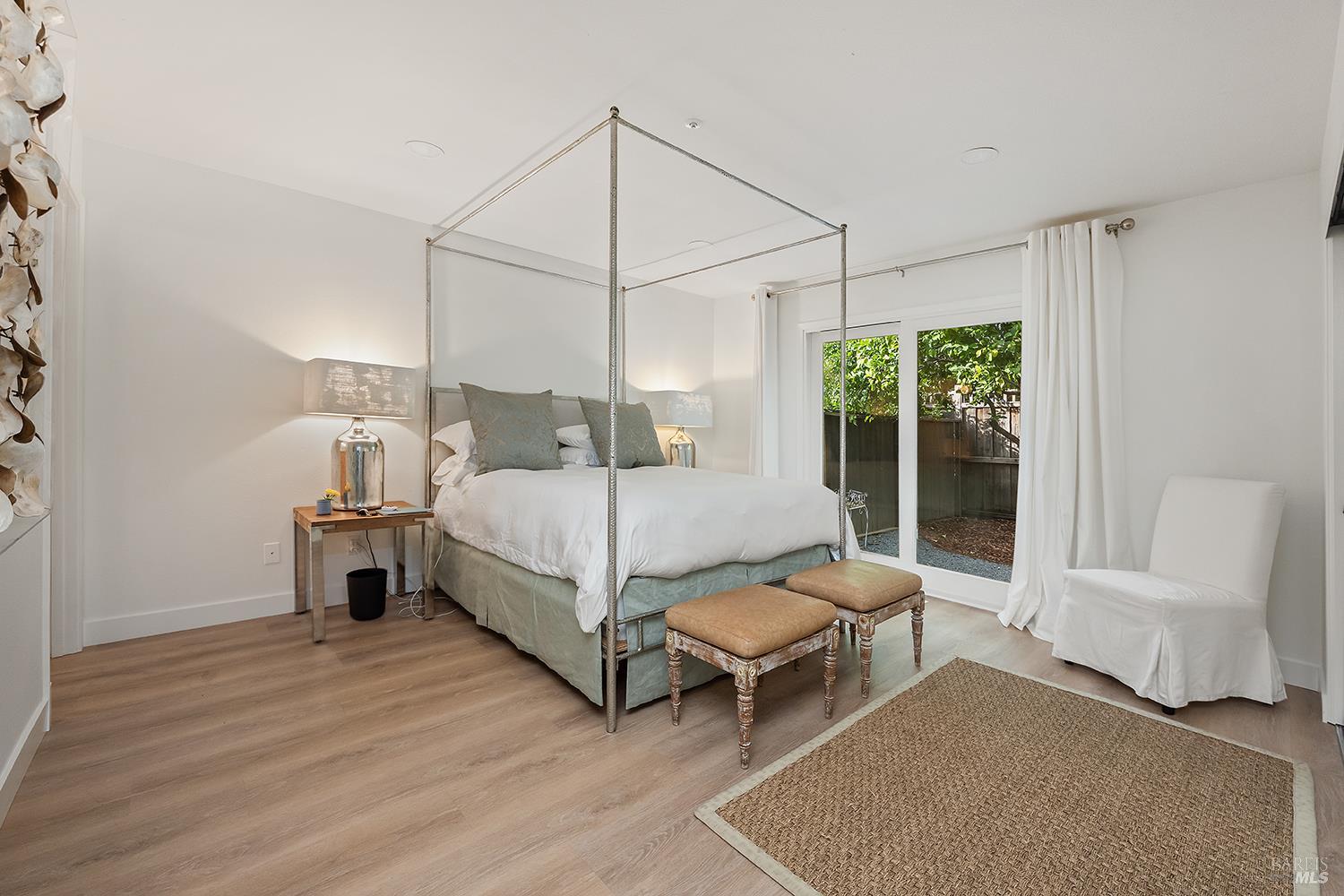 437 University Street