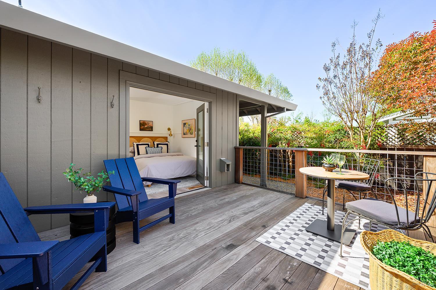 437 University Street