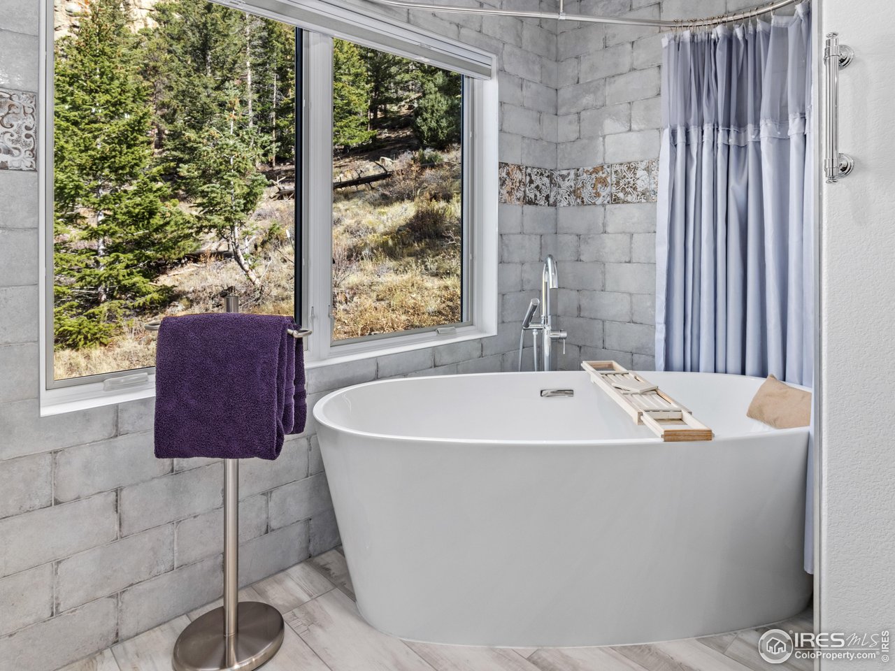 1267 Upper Venner Rd