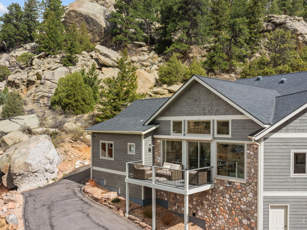225 Curry Dr