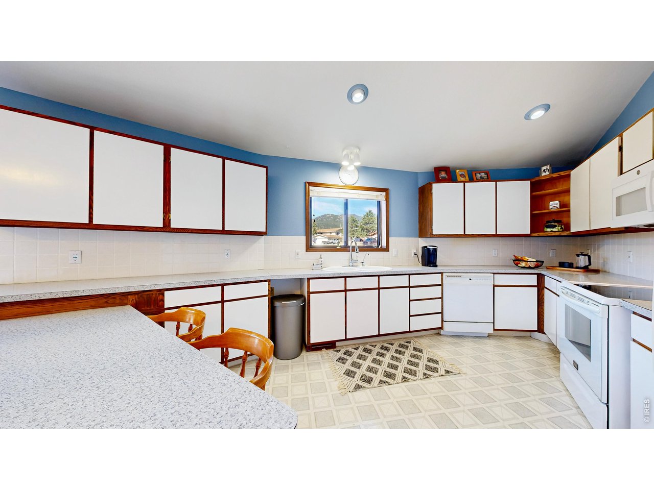 2408 Longview Dr