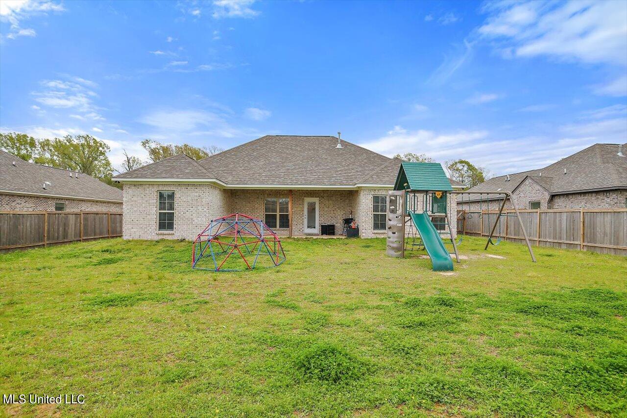 221 Chartleigh Circle