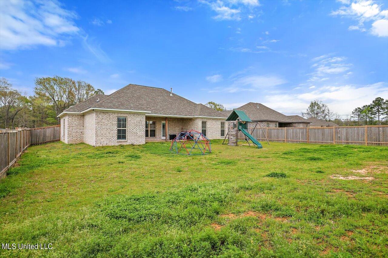 221 Chartleigh Circle