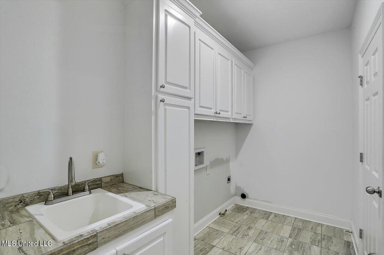 221 Chartleigh Circle