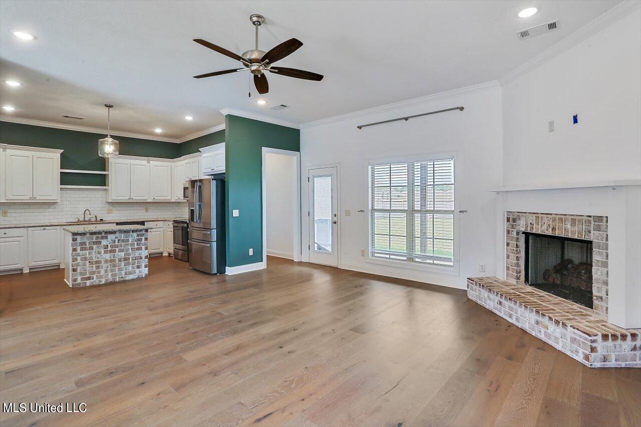 221 Chartleigh Circle