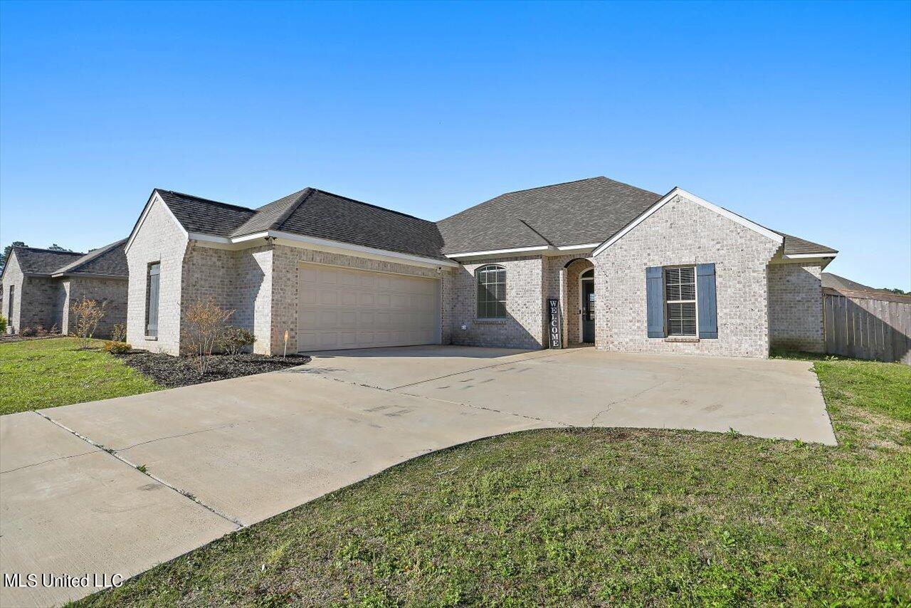 221 Chartleigh Circle