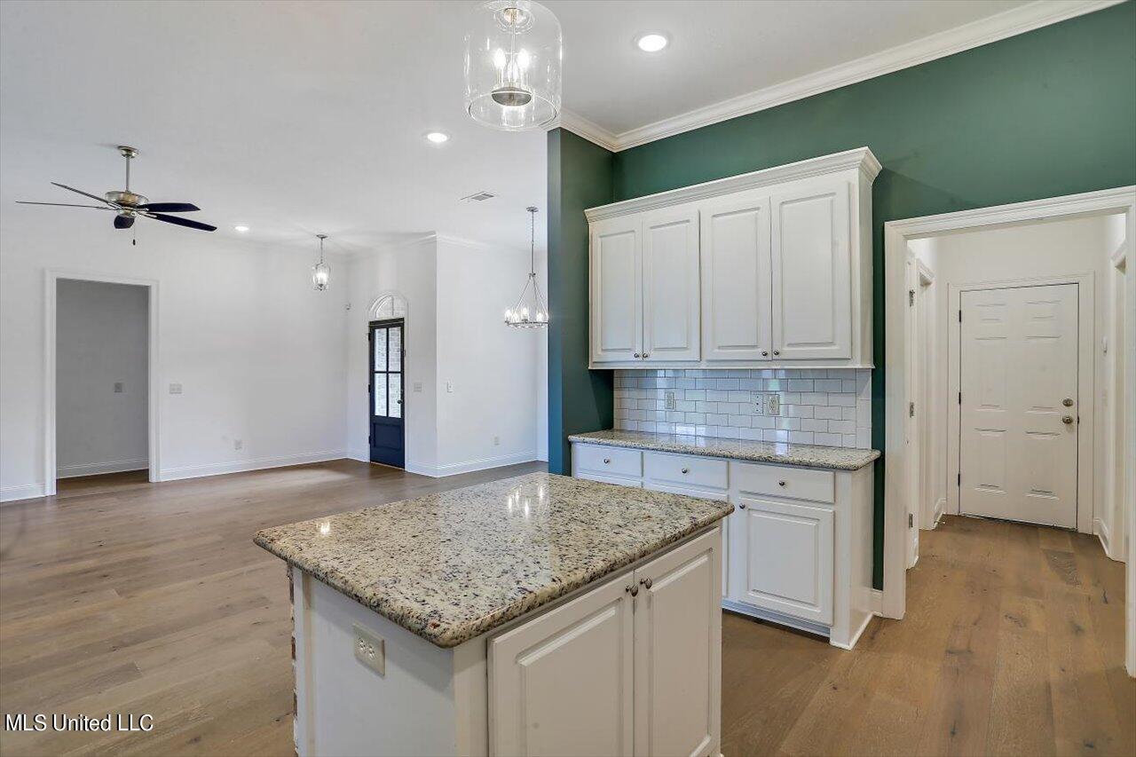 221 Chartleigh Circle