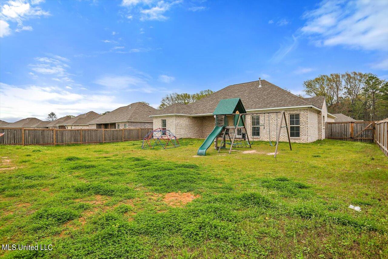 221 Chartleigh Circle
