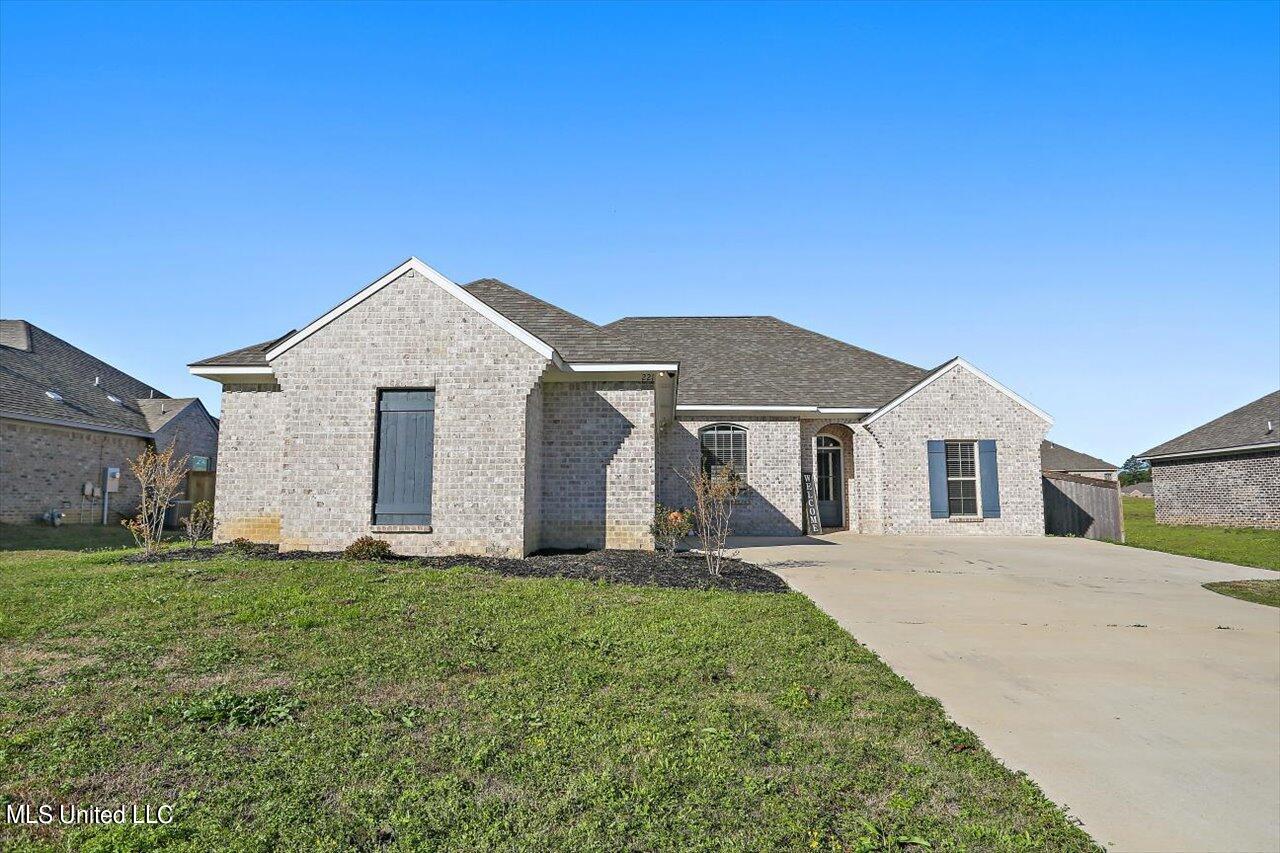 221 Chartleigh Circle