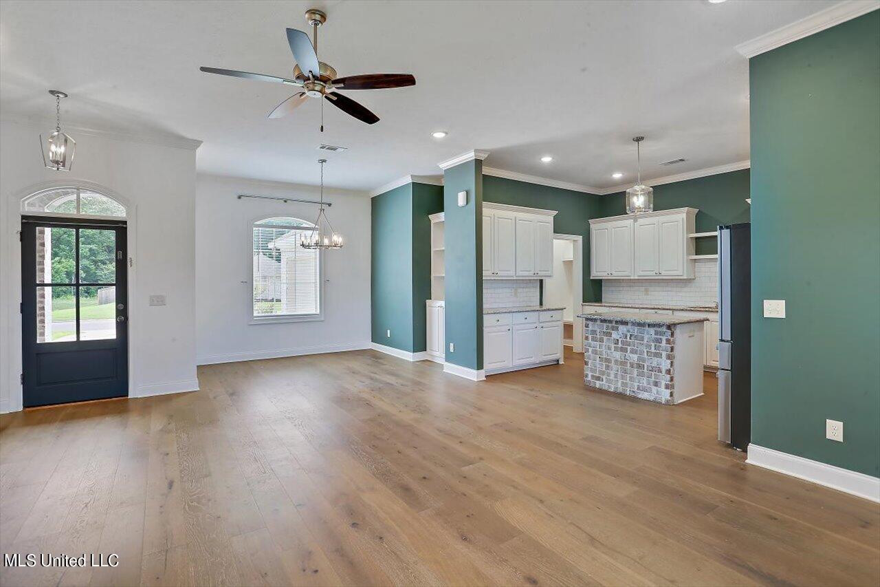 221 Chartleigh Circle