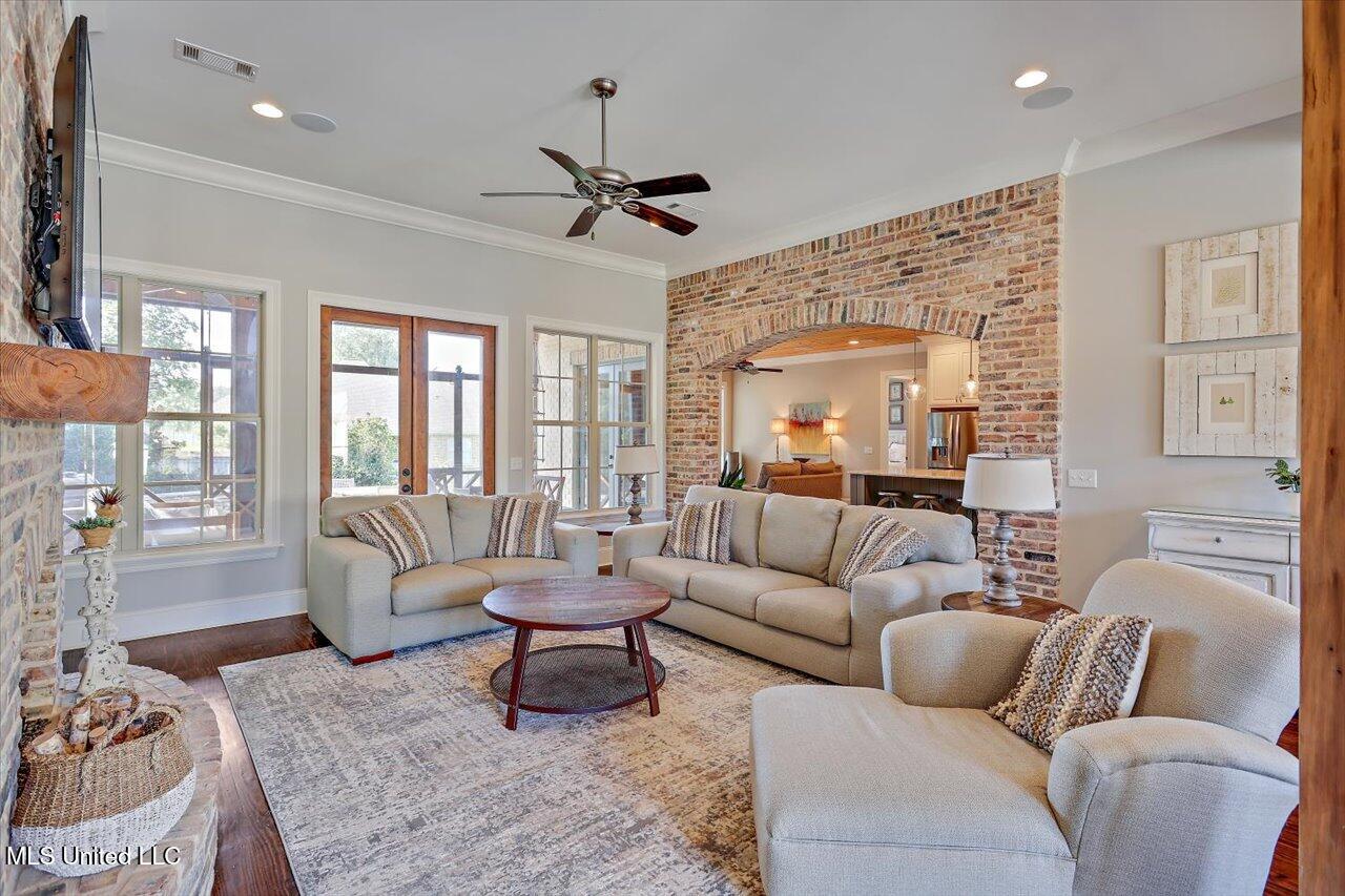 111 Wingspan Way