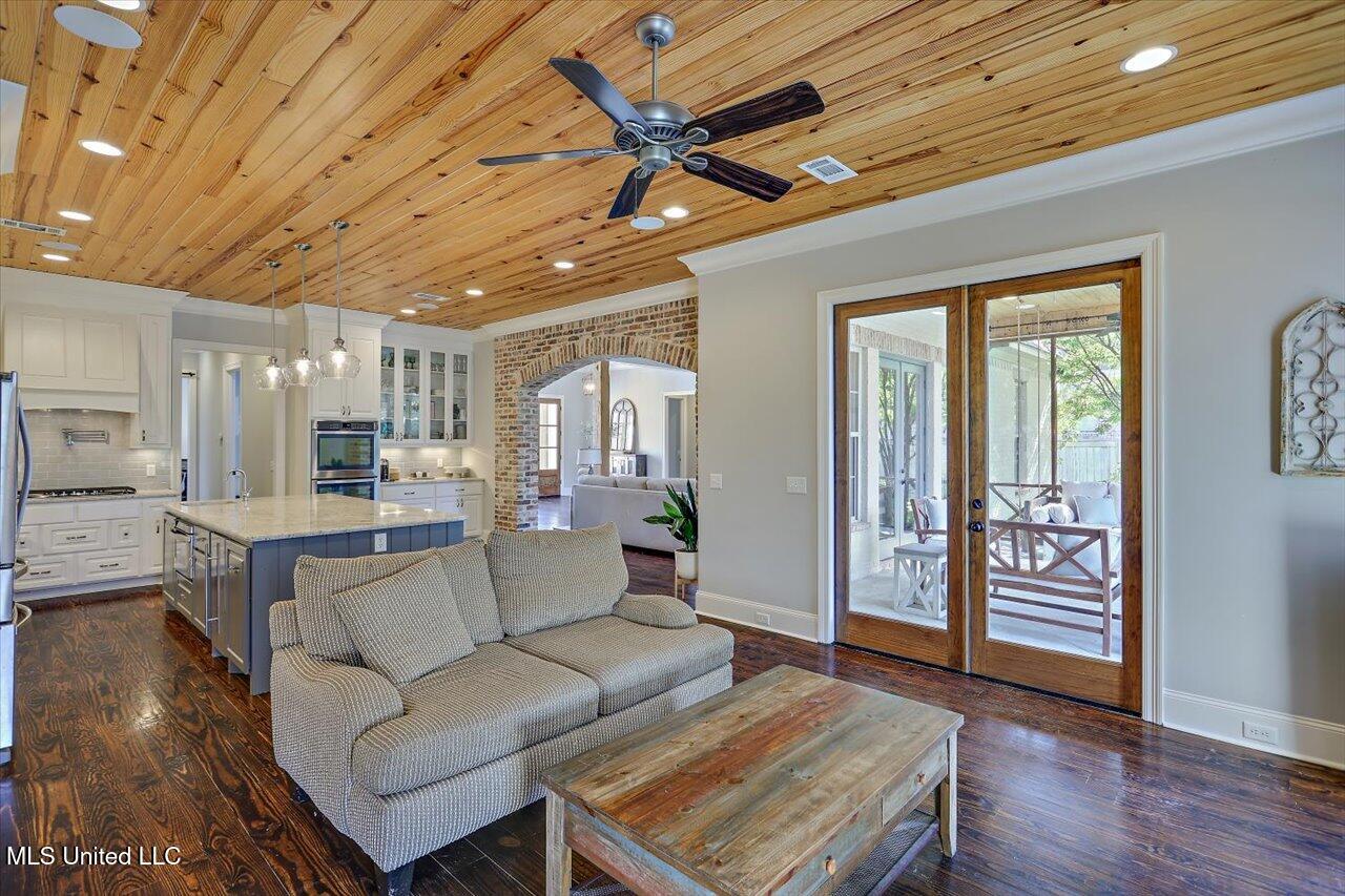 111 Wingspan Way