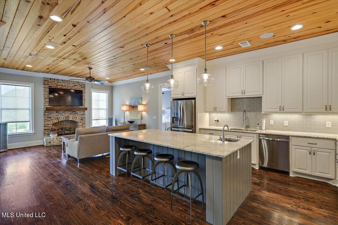 111 Wingspan Way