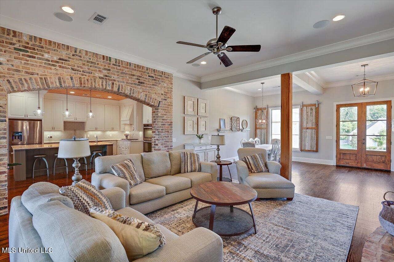 111 Wingspan Way