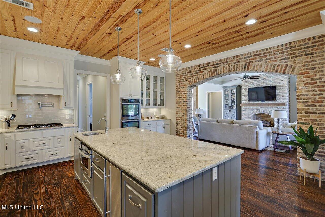 111 Wingspan Way