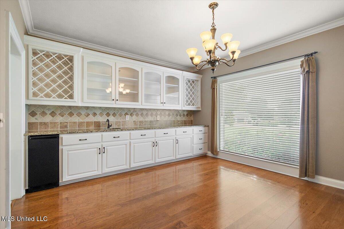 100 Waterford Lane