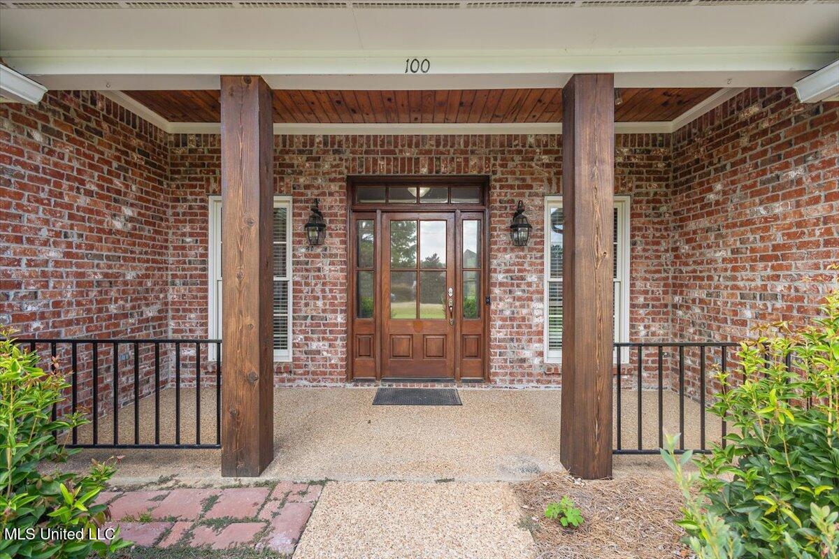 100 Waterford Lane