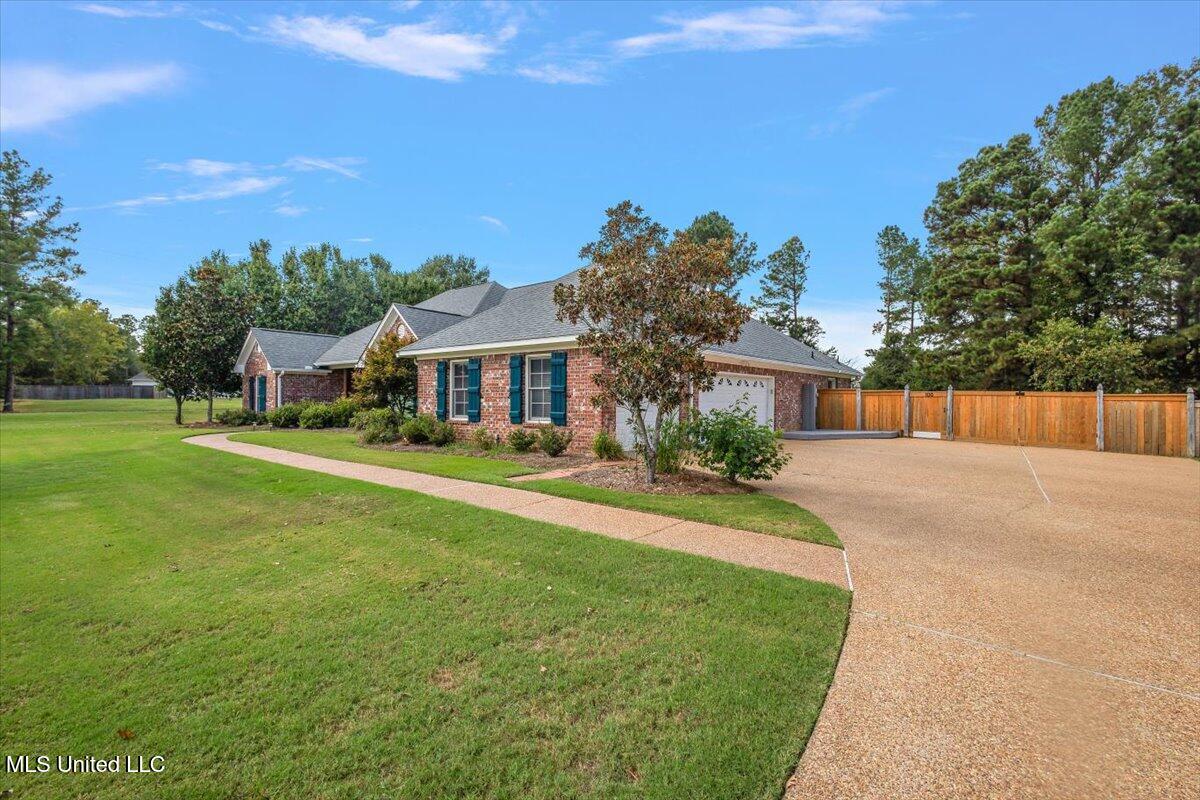 100 Waterford Lane