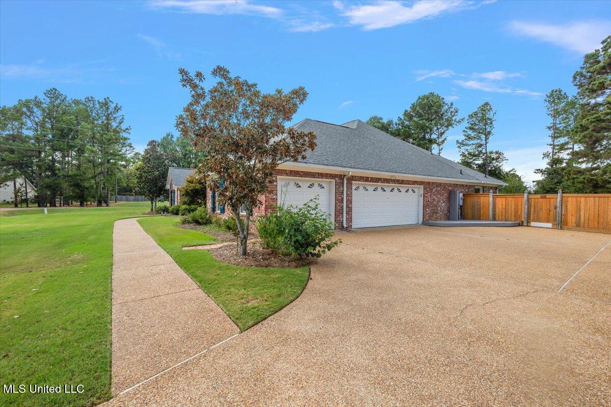 100 Waterford Lane