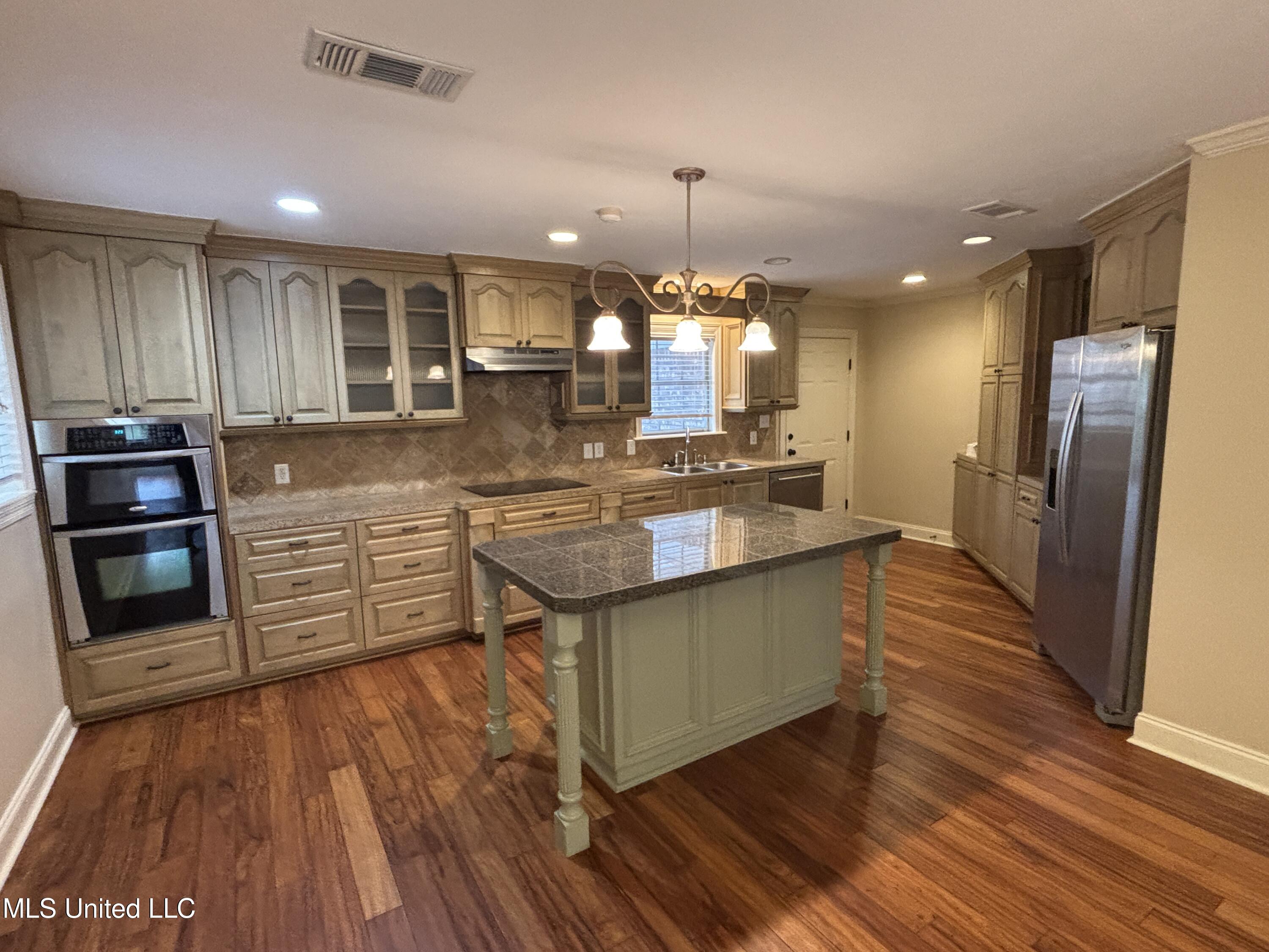 132 Hillcrest Way