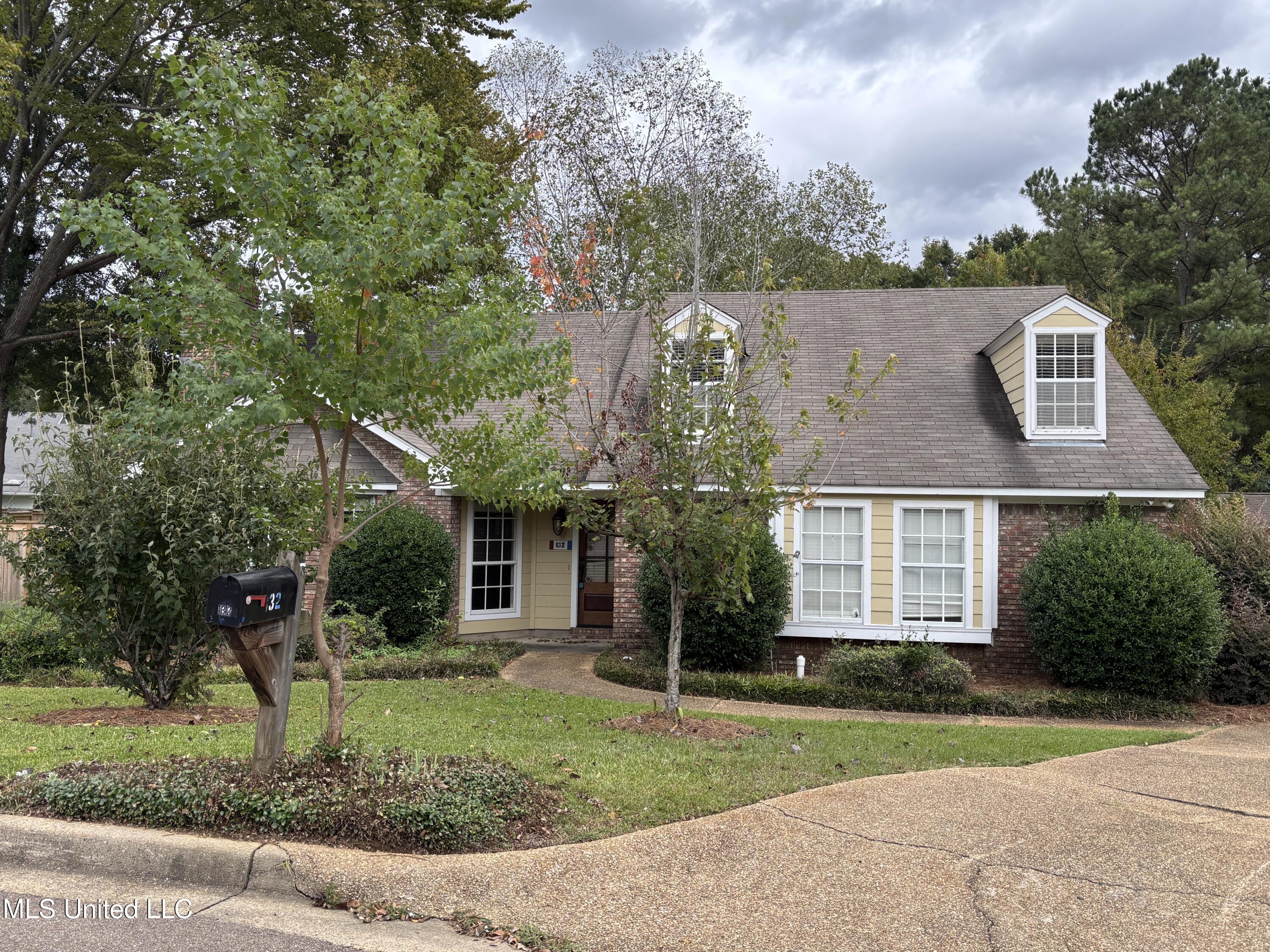 132 Hillcrest Way