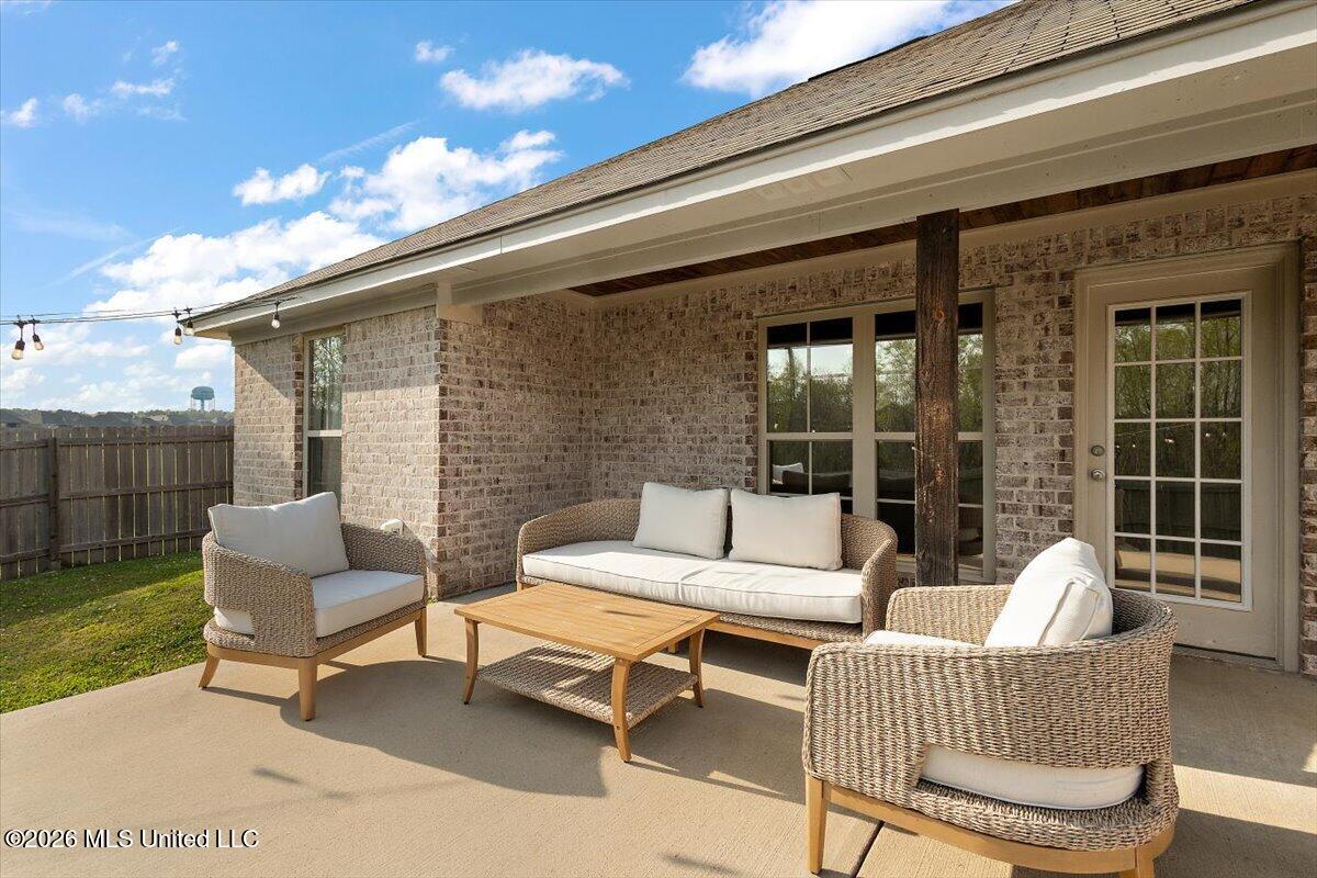 736 Sawgrass Lakes Drive