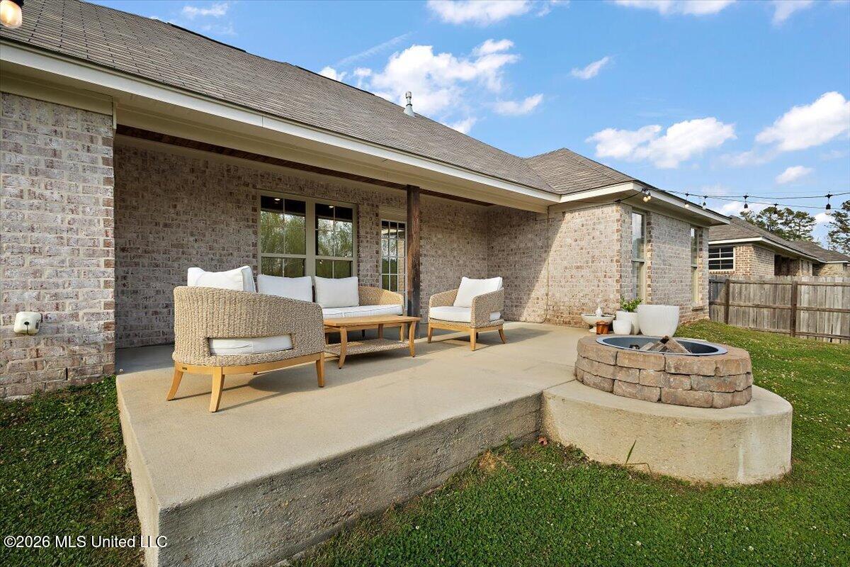 736 Sawgrass Lakes Drive