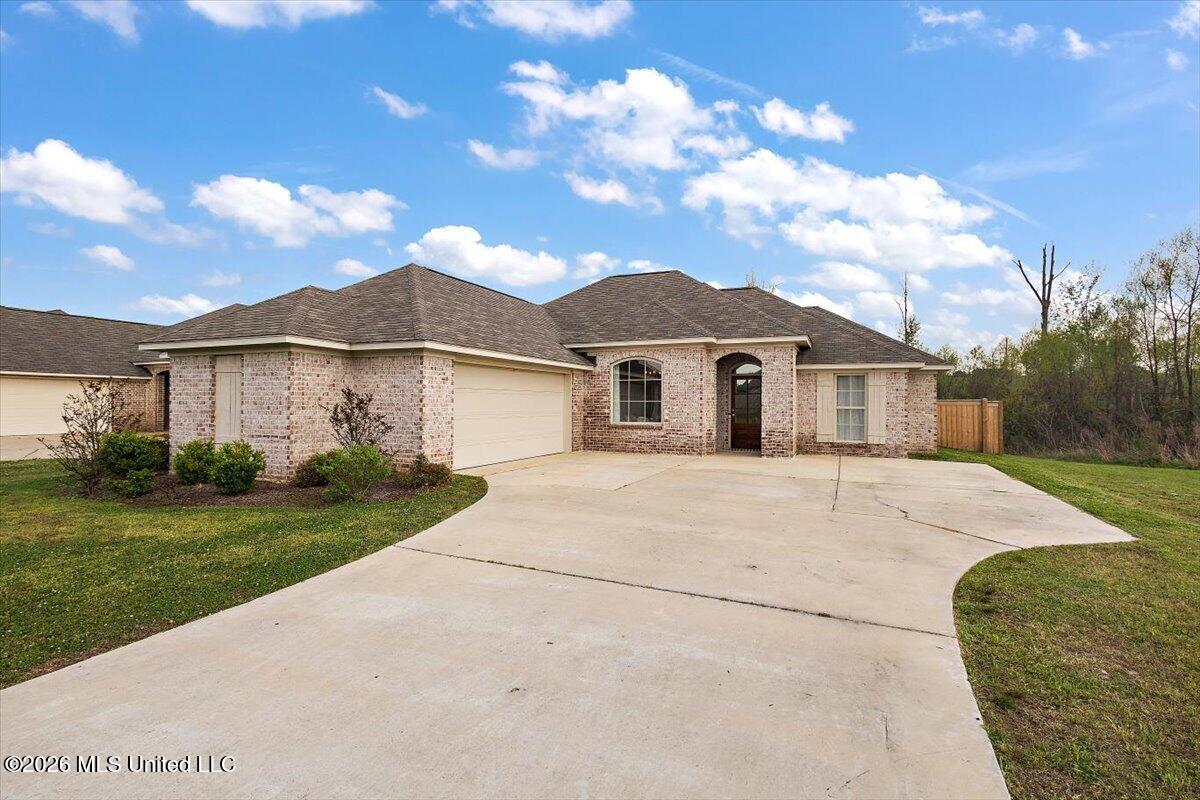 736 Sawgrass Lakes Drive