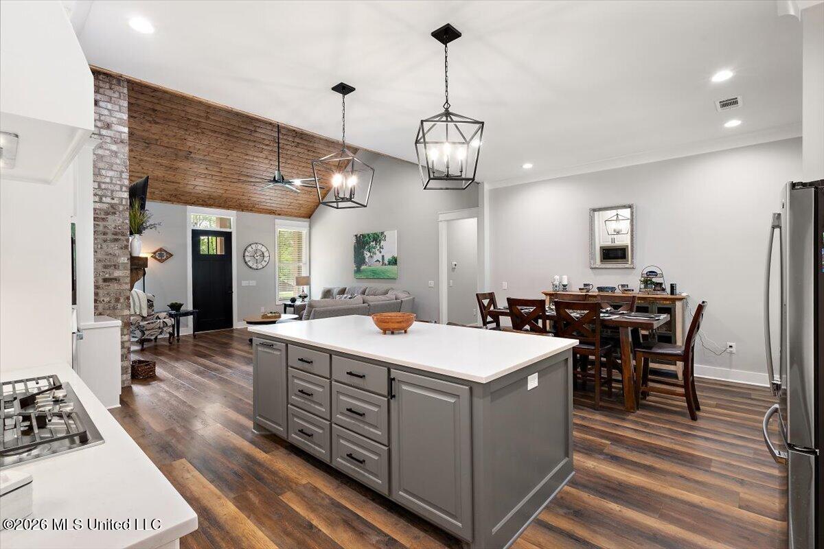 118 Cedar Ridge Drive