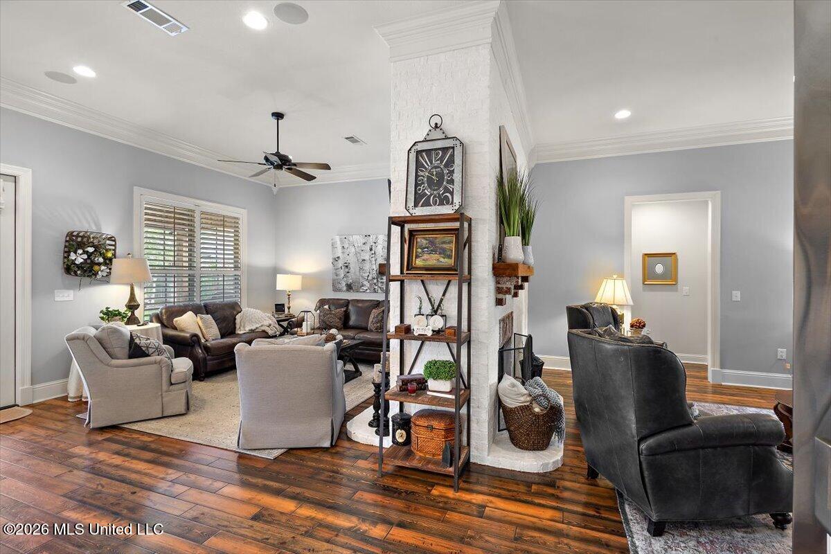 822 Osagian Circle