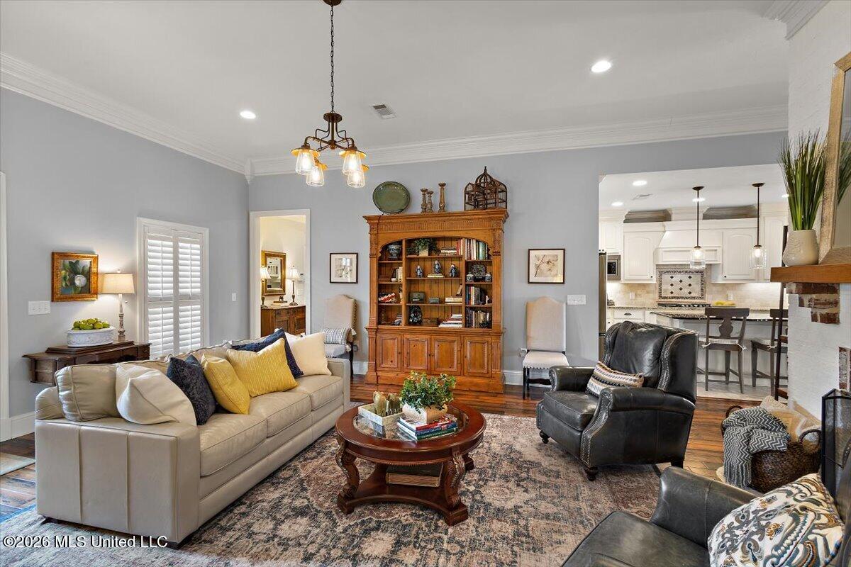 822 Osagian Circle