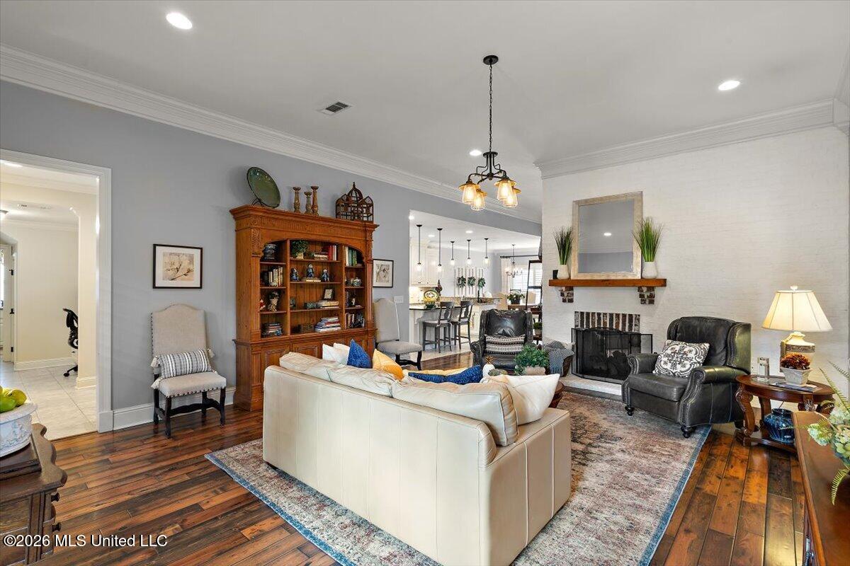 822 Osagian Circle