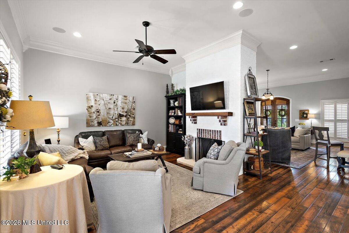 822 Osagian Circle