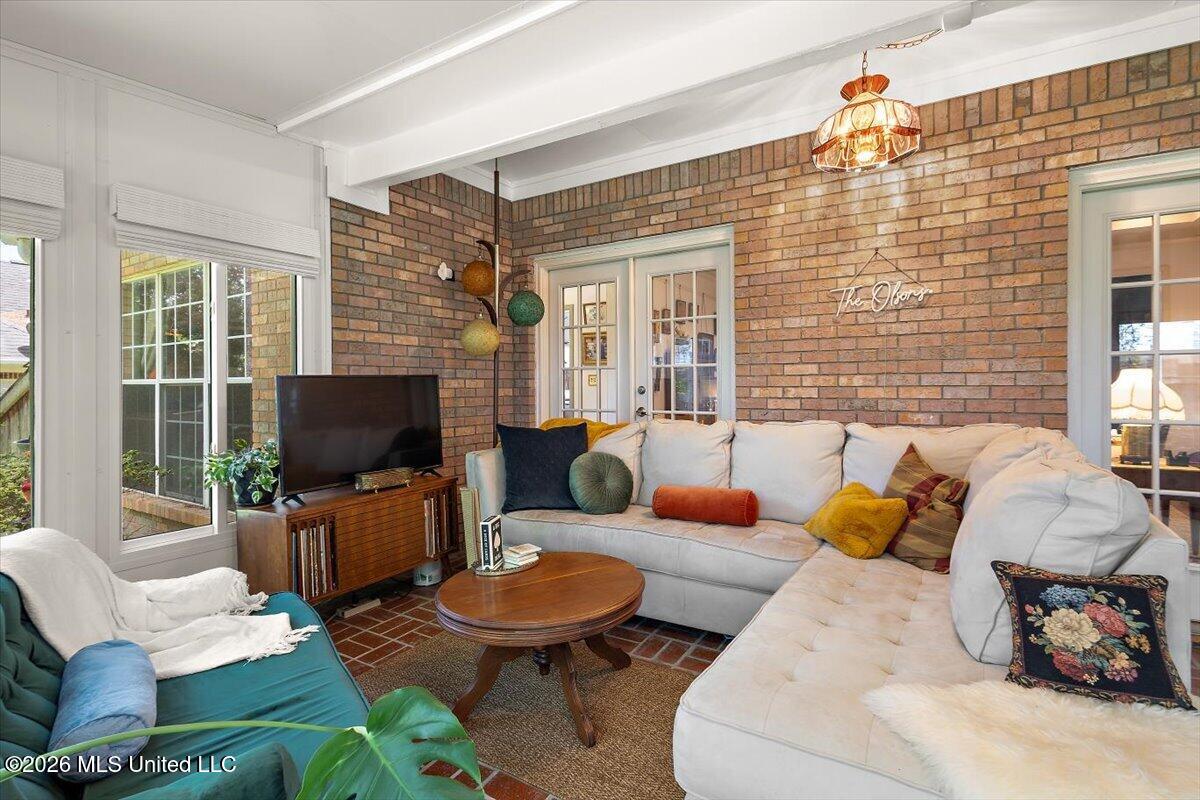 455 Shadowood Drive