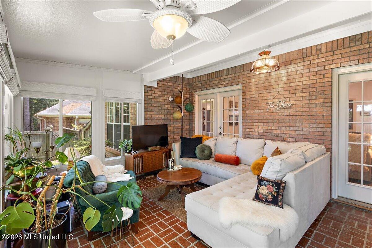 455 Shadowood Drive