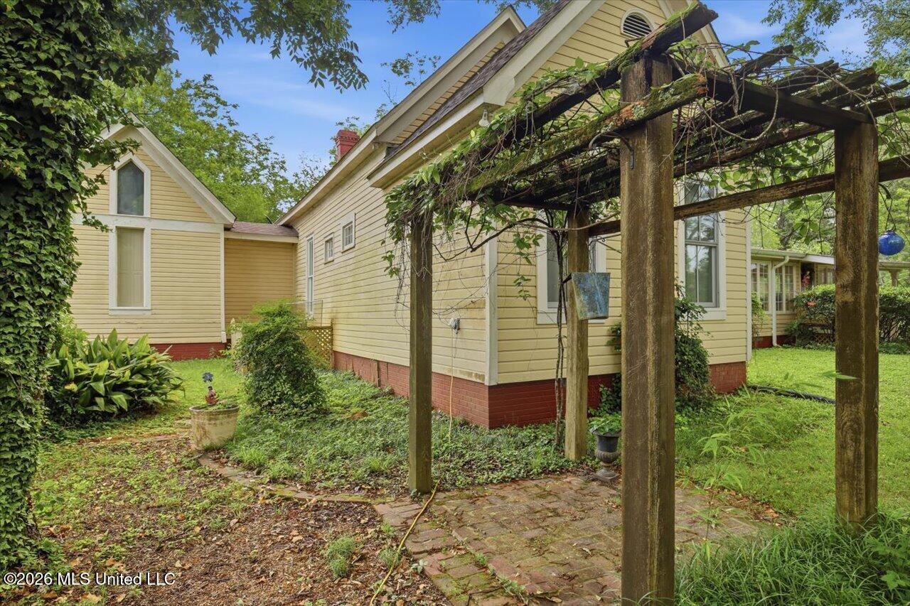 567 Mannsdale Road