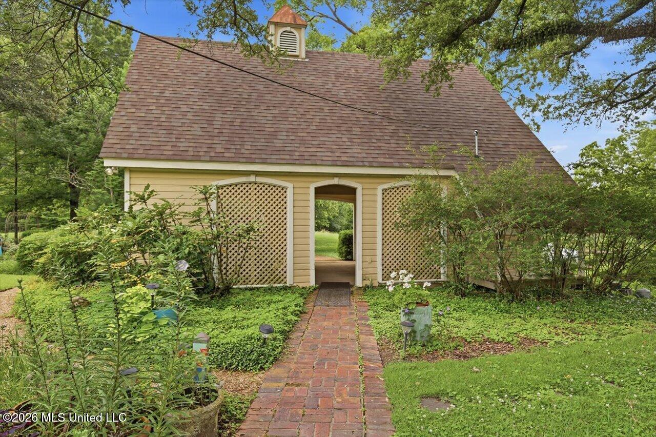567 Mannsdale Road