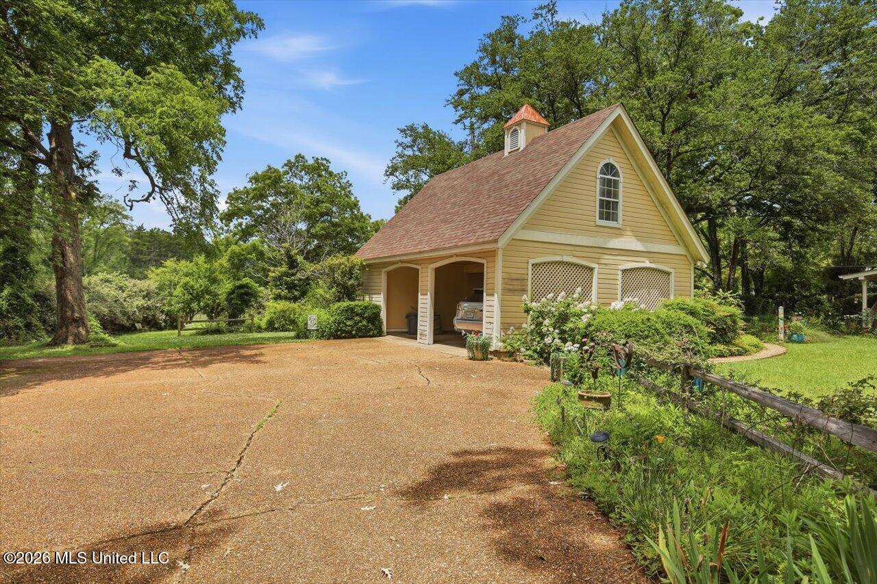 567 Mannsdale Road