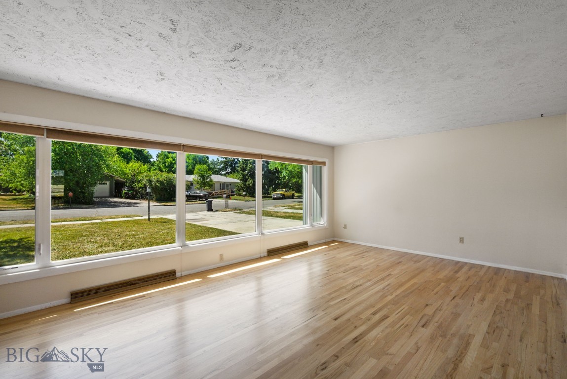 1208 N 8th Avenue