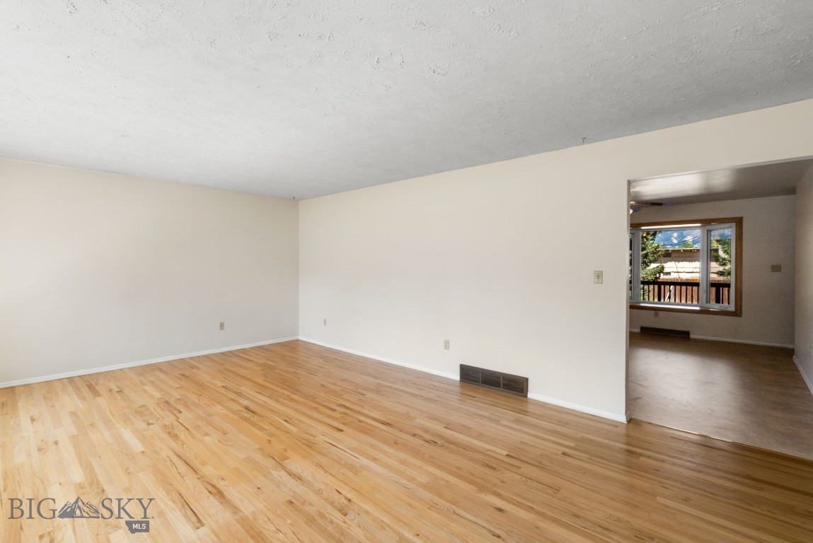 1208 N 8th Avenue