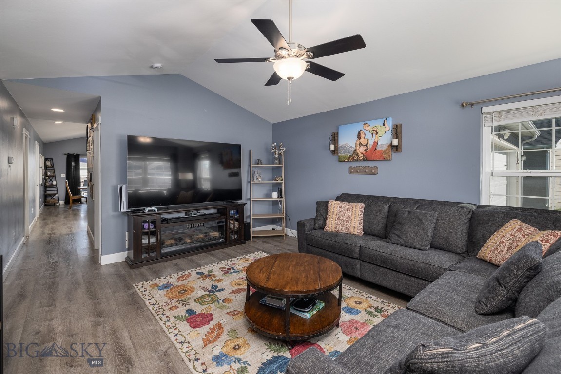 2226 Sturnella Lane