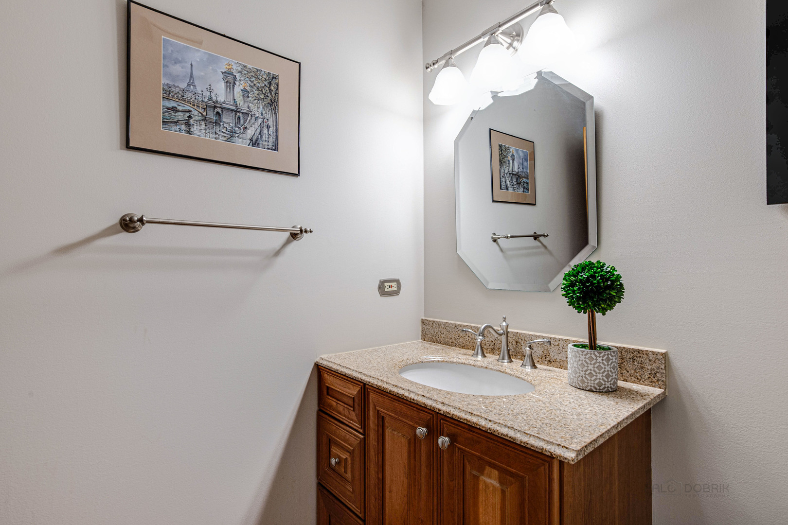 619 N California Avenue